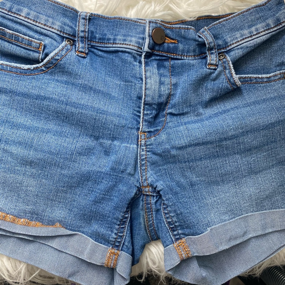 NY&C Women's Size 0 Blue Denim Rolled
Cuff Shorts - Picture 3 of 9